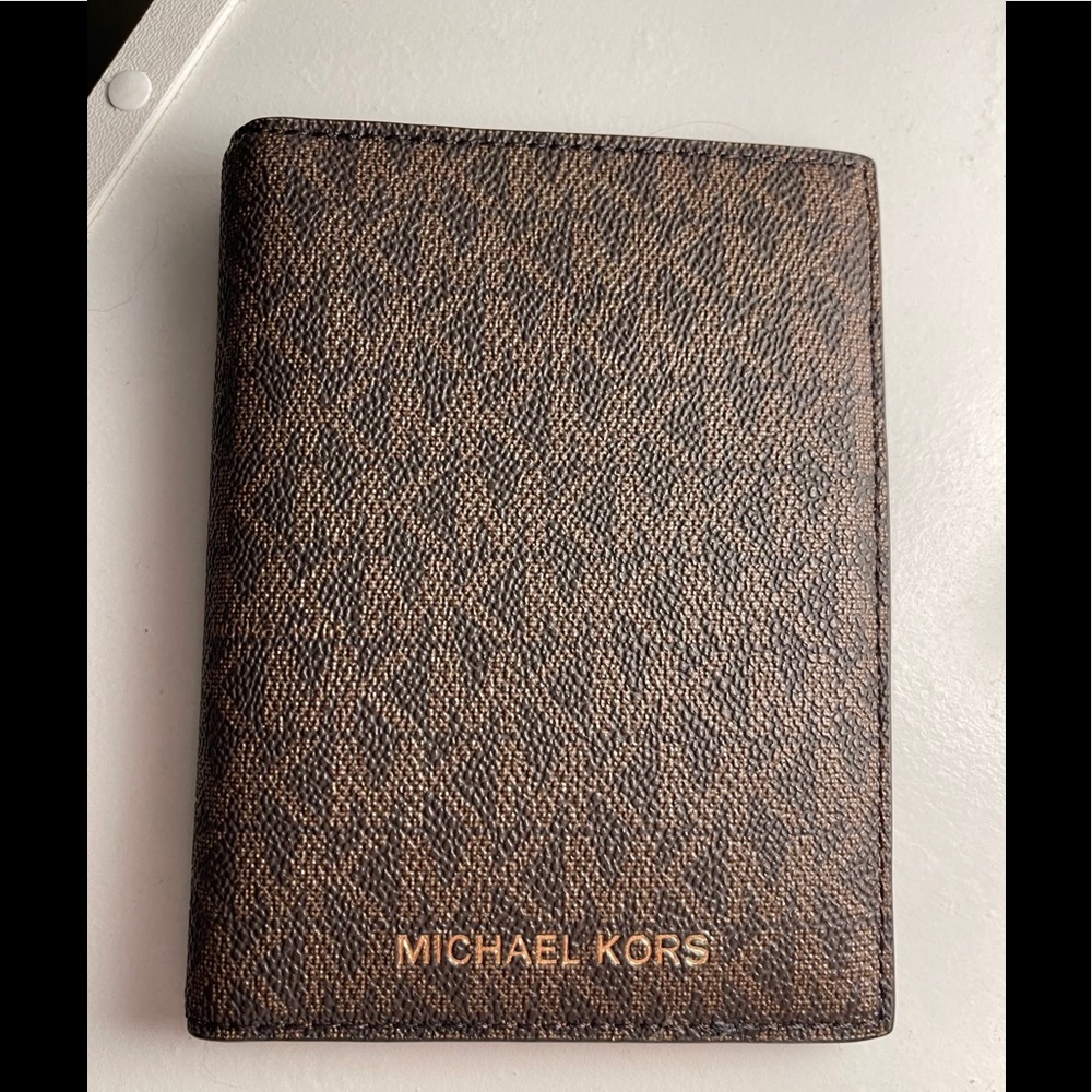 Michael Kors Jet Set Travel Passport Holder Wallet